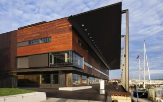 DeltaTrimTrim-EPS-FR long-span insulated roof with large architectural cantilever